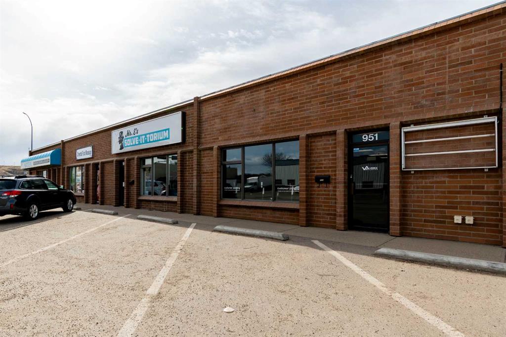 951 South Railway Street SE, Medicine Hat