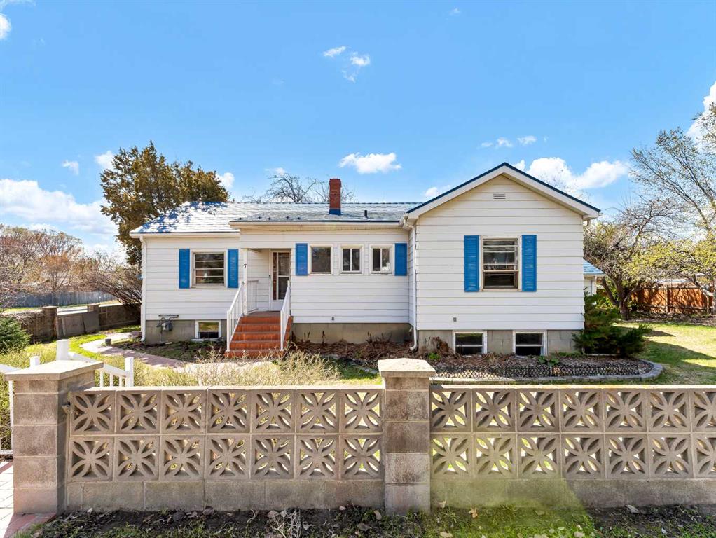 7 12 Street SW, Medicine Hat