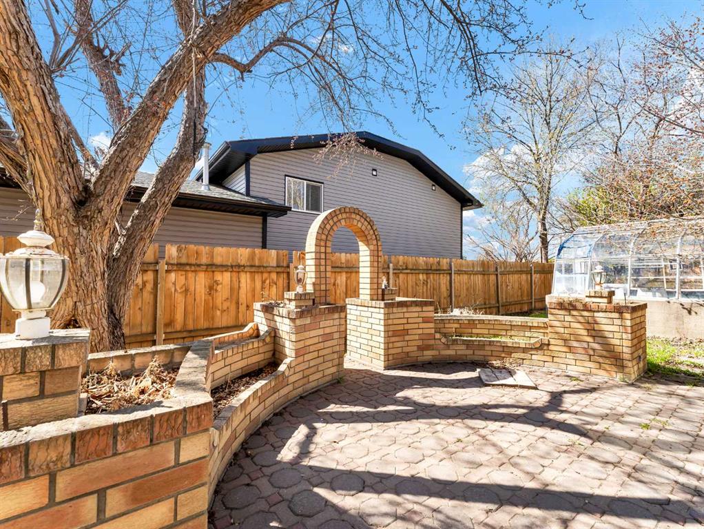 7 12 Street SW