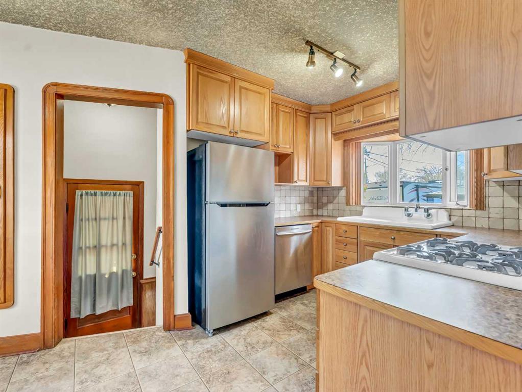7 12 Street SW
