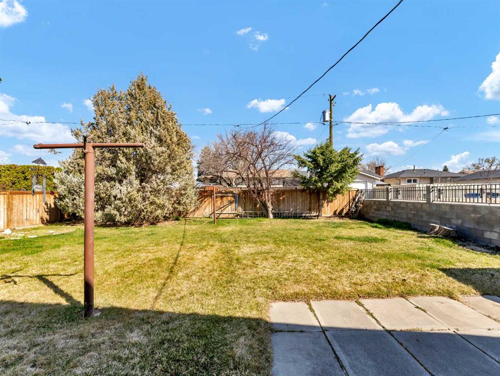 271 Colter Crescent NW