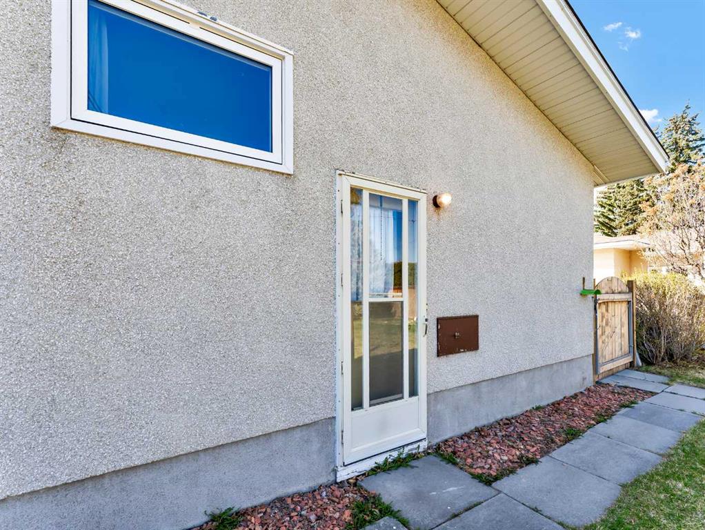 271 Colter Crescent NW