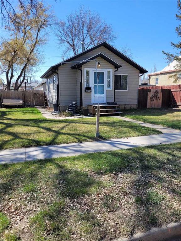 909 2nd Street SE, Medicine Hat