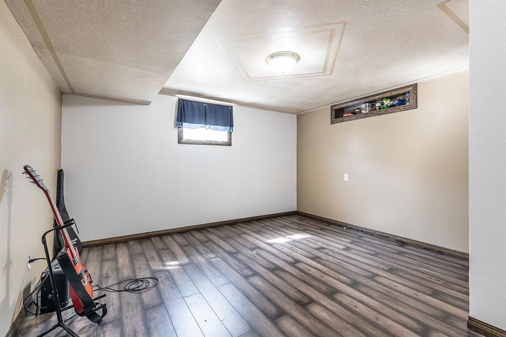 202 2 Street W