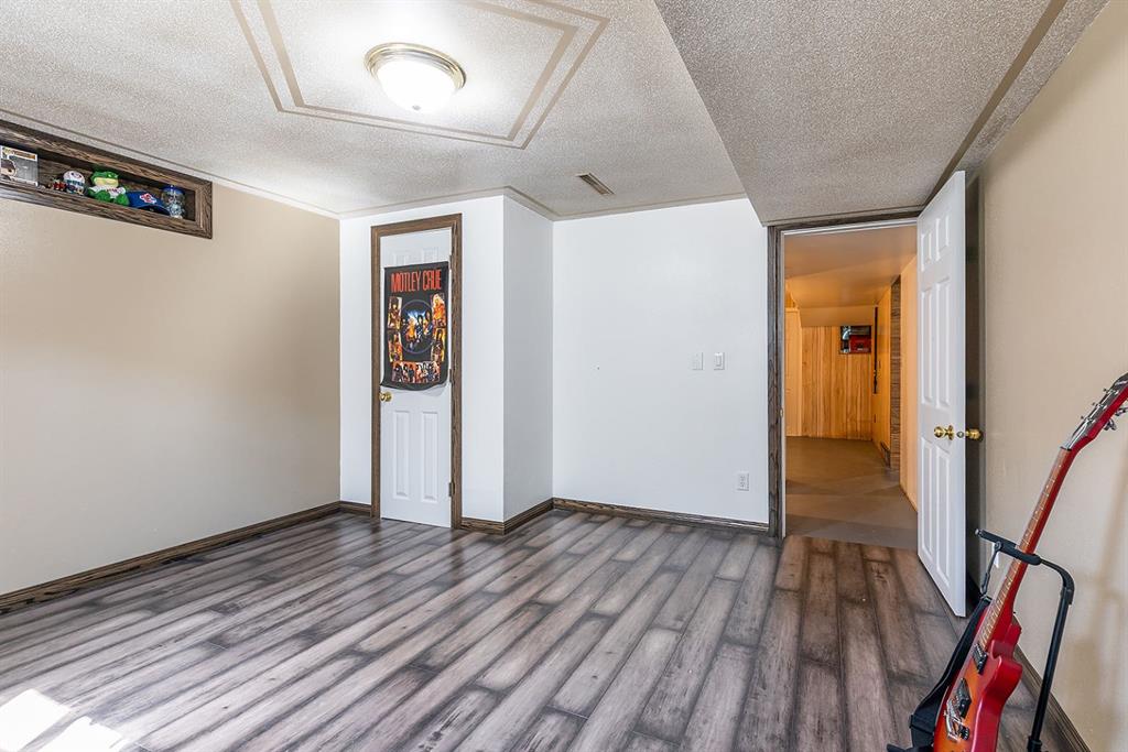 202 2 Street W