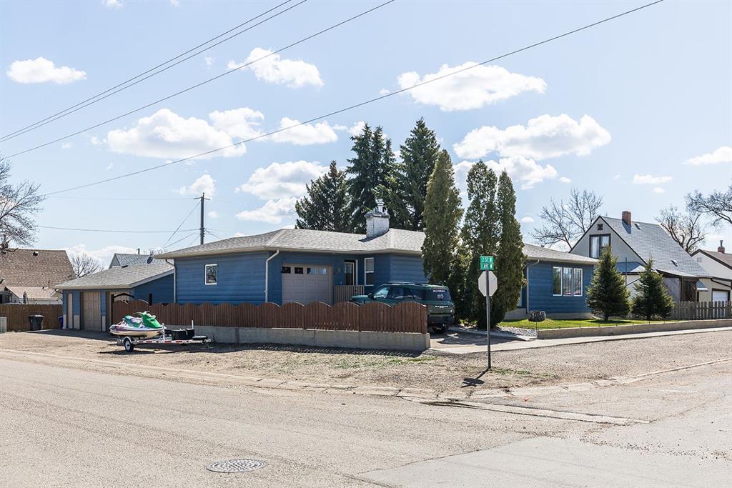 202 2 Street W