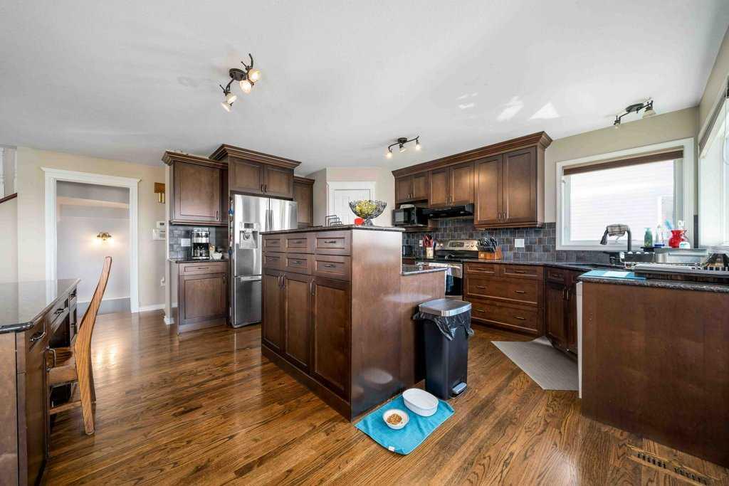 106 Redcliff Way SW