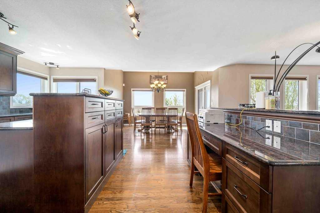 106 Redcliff Way SW