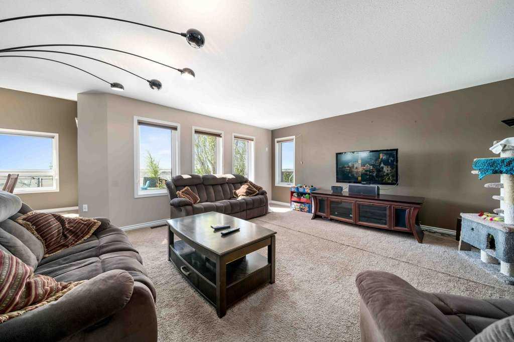 106 Redcliff Way SW
