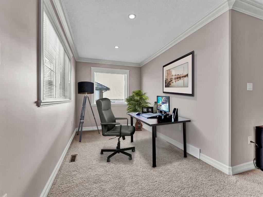 150 Desert Blume Crescent 