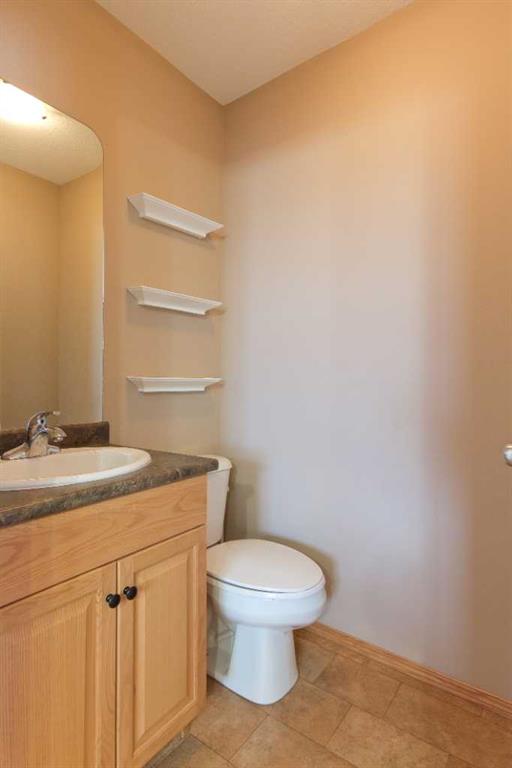 #4 128 3 Street NE