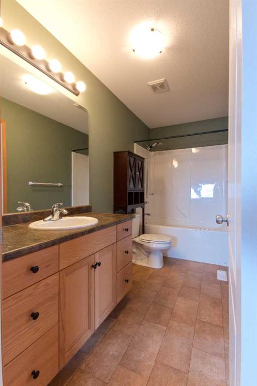 #4 128 3 Street NE