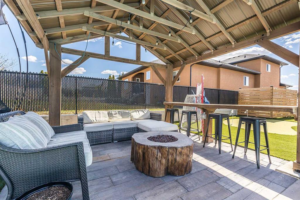 74 Desert Blume Crescent SW