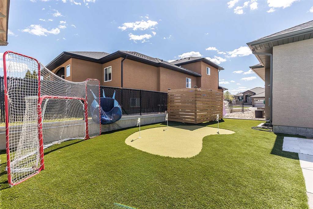 74 Desert Blume Crescent SW