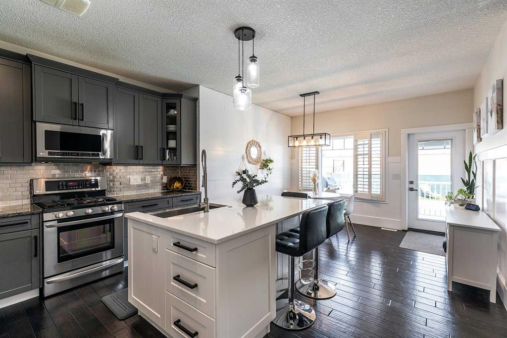 74 Desert Blume Crescent SW