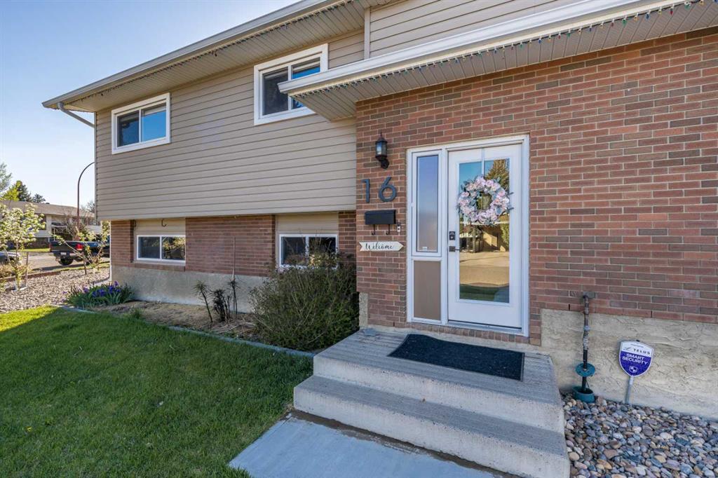 16 Rossdale Crescent SE
