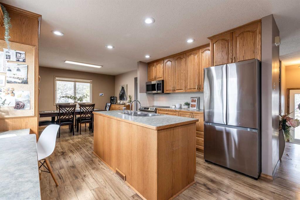 16 Rossdale Crescent SE
