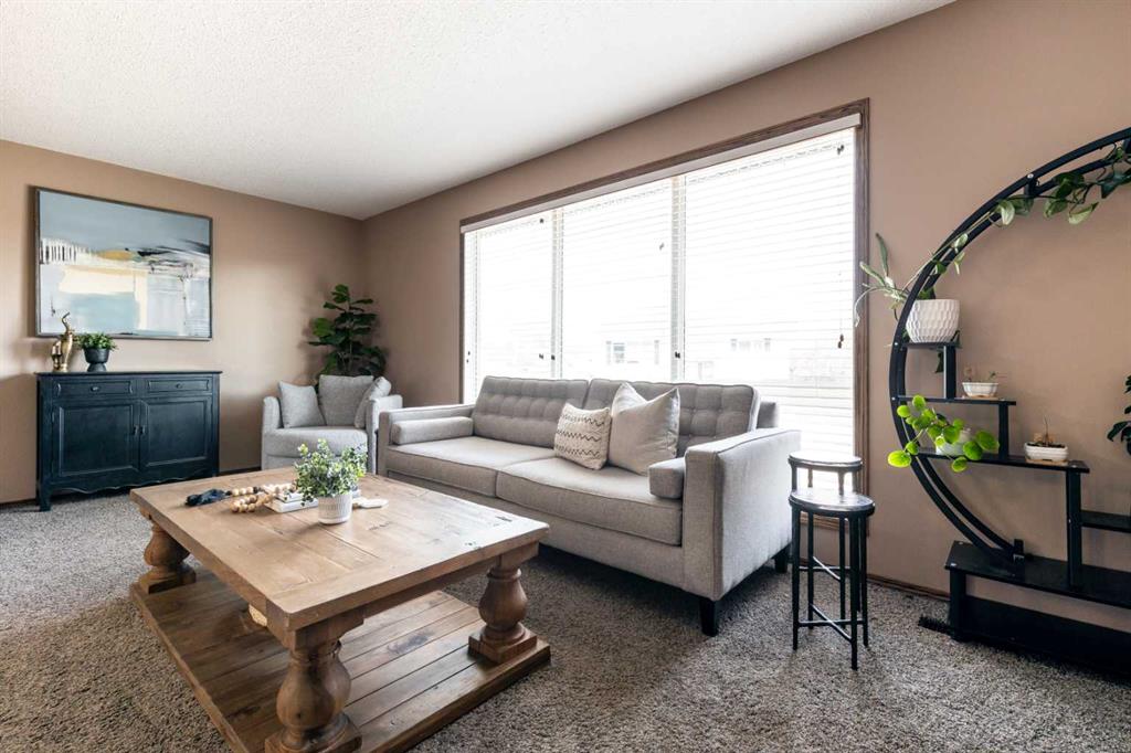 16 Rossdale Crescent SE