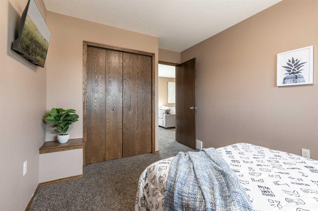 16 Rossdale Crescent SE