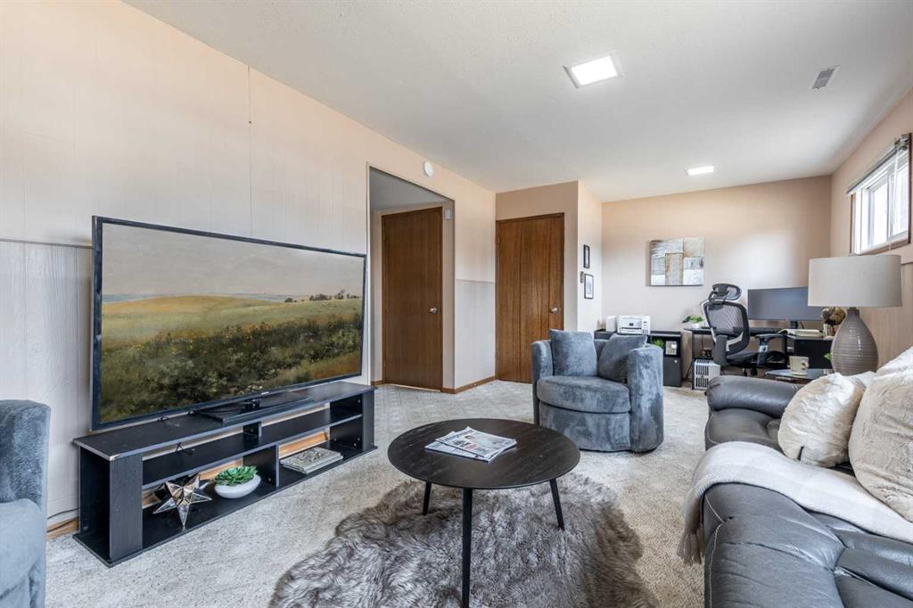 16 Rossdale Crescent SE