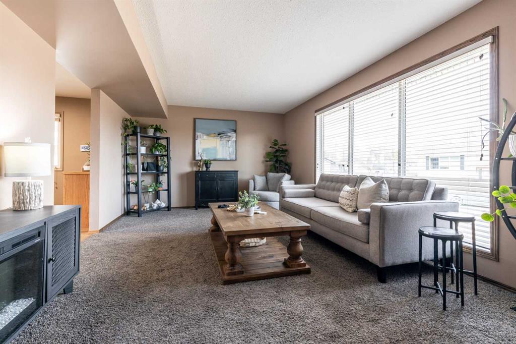 16 Rossdale Crescent SE