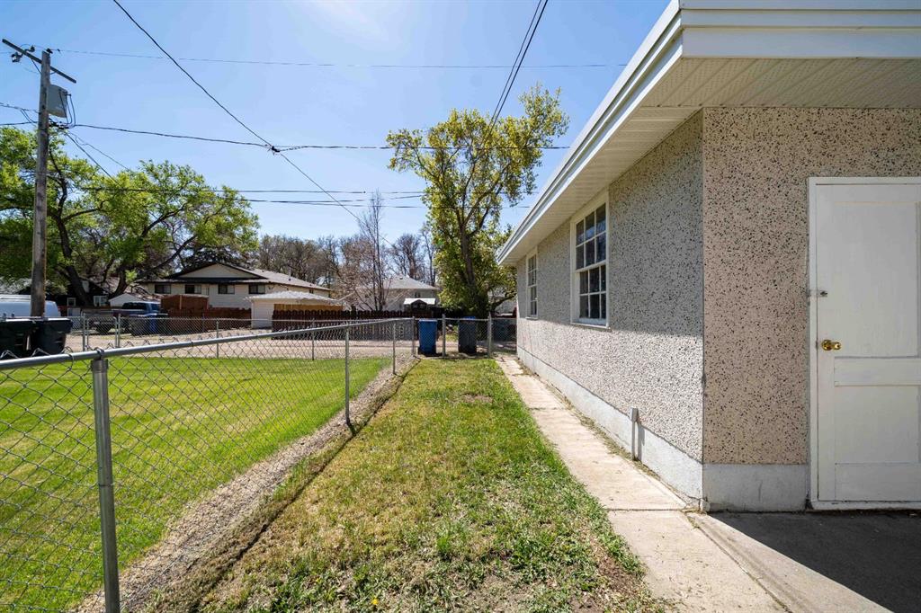 341 & 343 2 Avenue NW