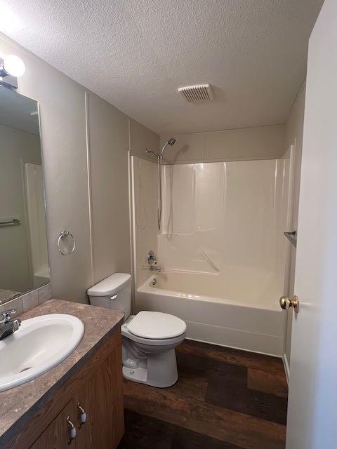 #25 1600 Strachan Road SE