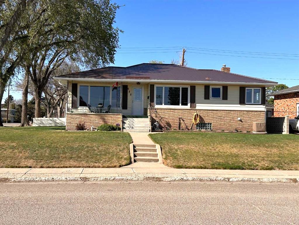 688 8th Street SW, Medicine Hat