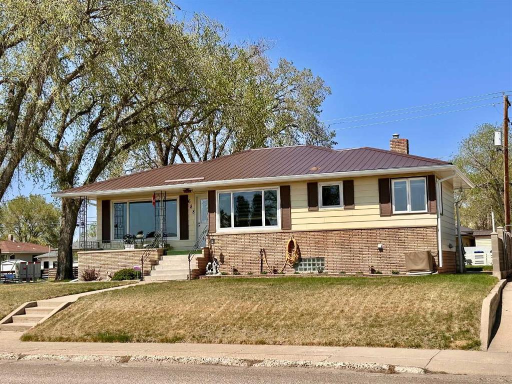 688 8th Street SW