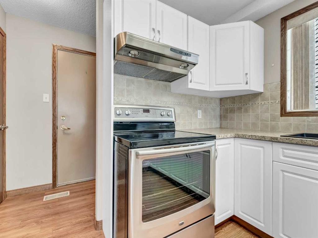 #102 221 Cameron Road SE