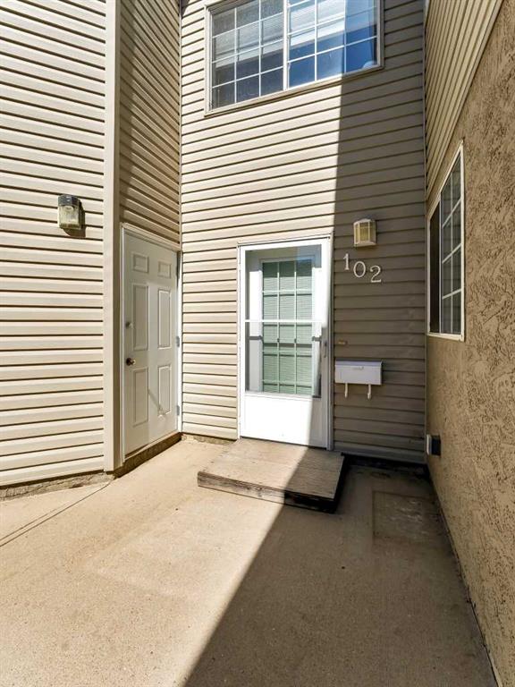 #102 221 Cameron Road SE