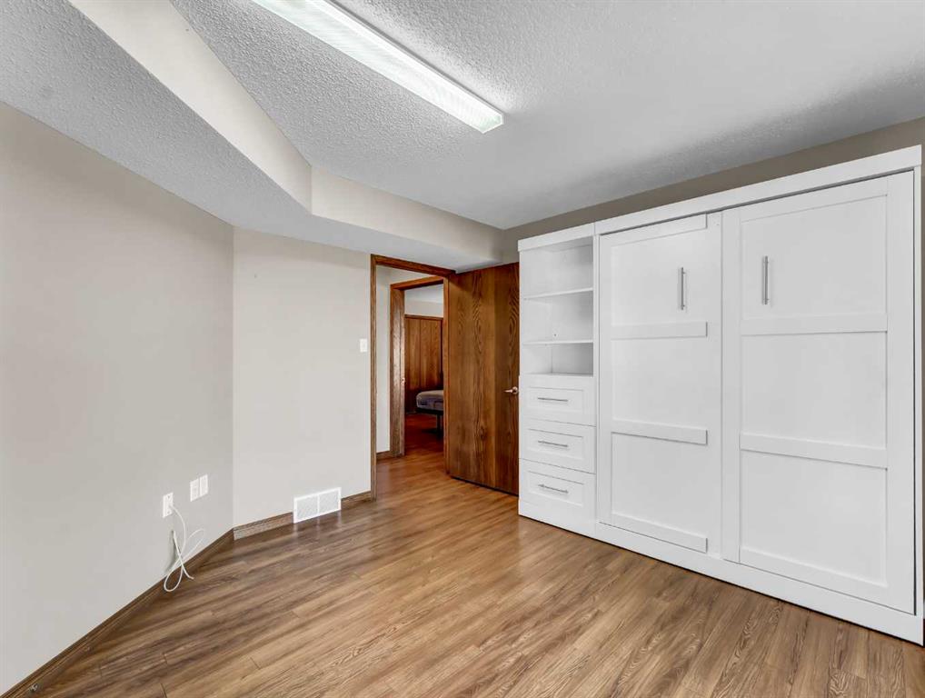 #102 221 Cameron Road SE