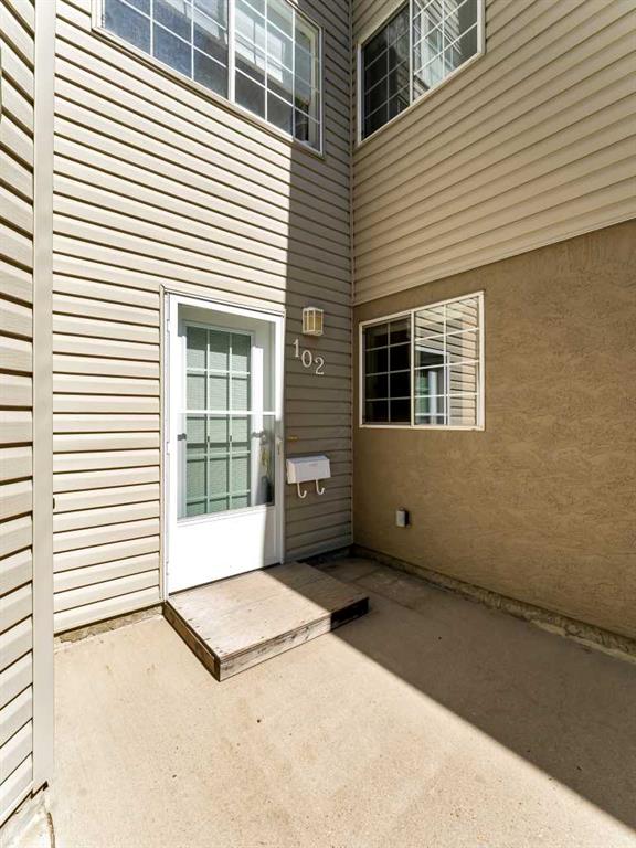 #102 221 Cameron Road SE