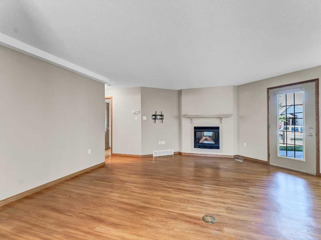 #102 221 Cameron Road SE