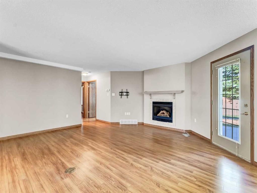 #102 221 Cameron Road SE