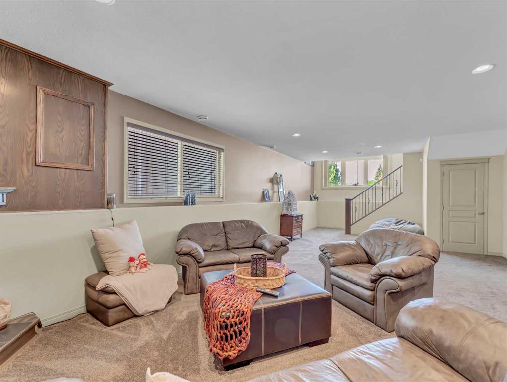 447 Vista Drive SE