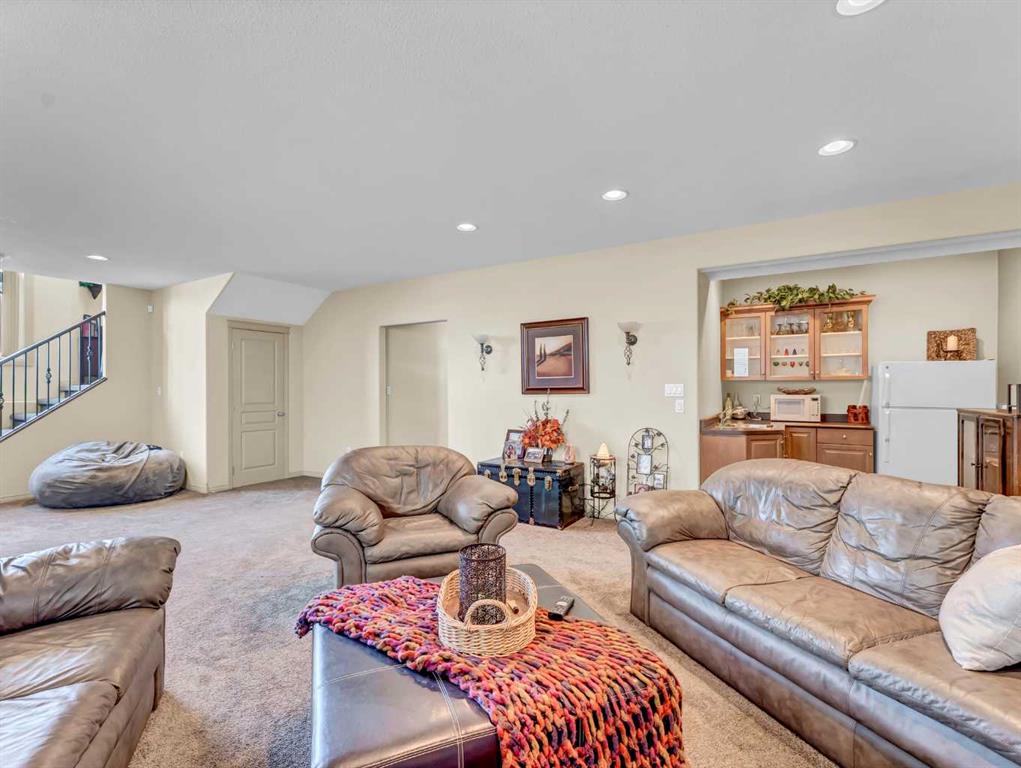 447 Vista Drive SE