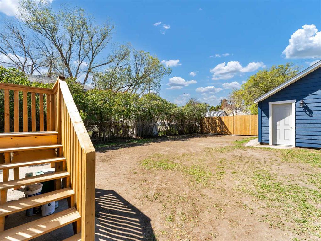816A 4 Street SE