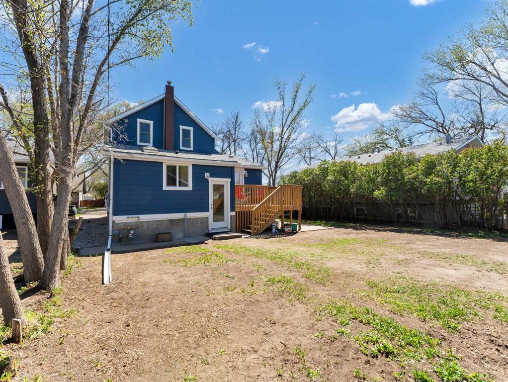 816A 4 Street SE