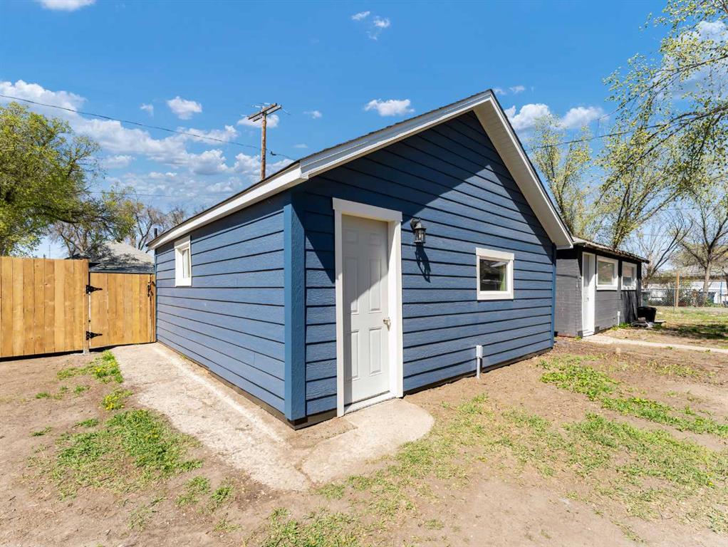 816A 4 Street SE