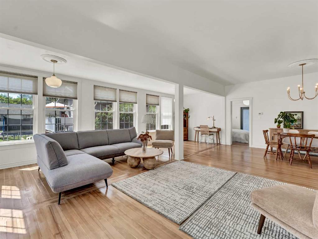 816A 4 Street SE