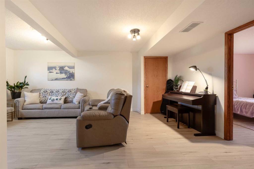 17 Radisson Place SE