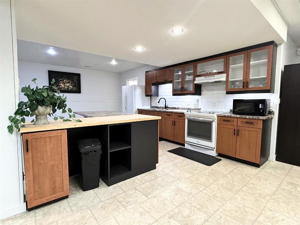 12112A Range Road 55  