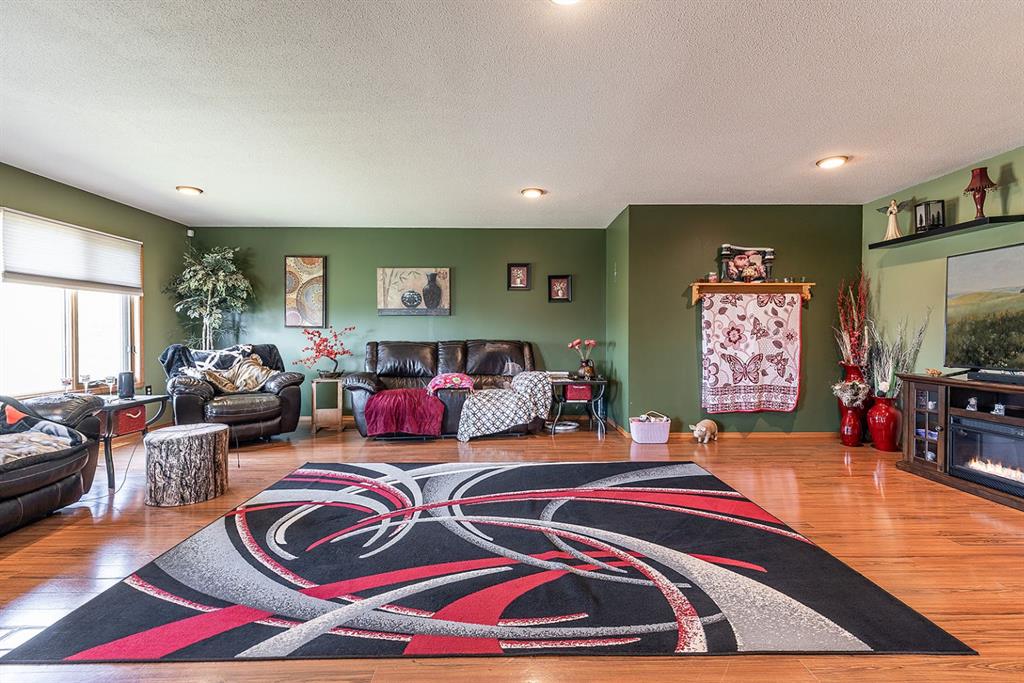  12404 Range Road 71  