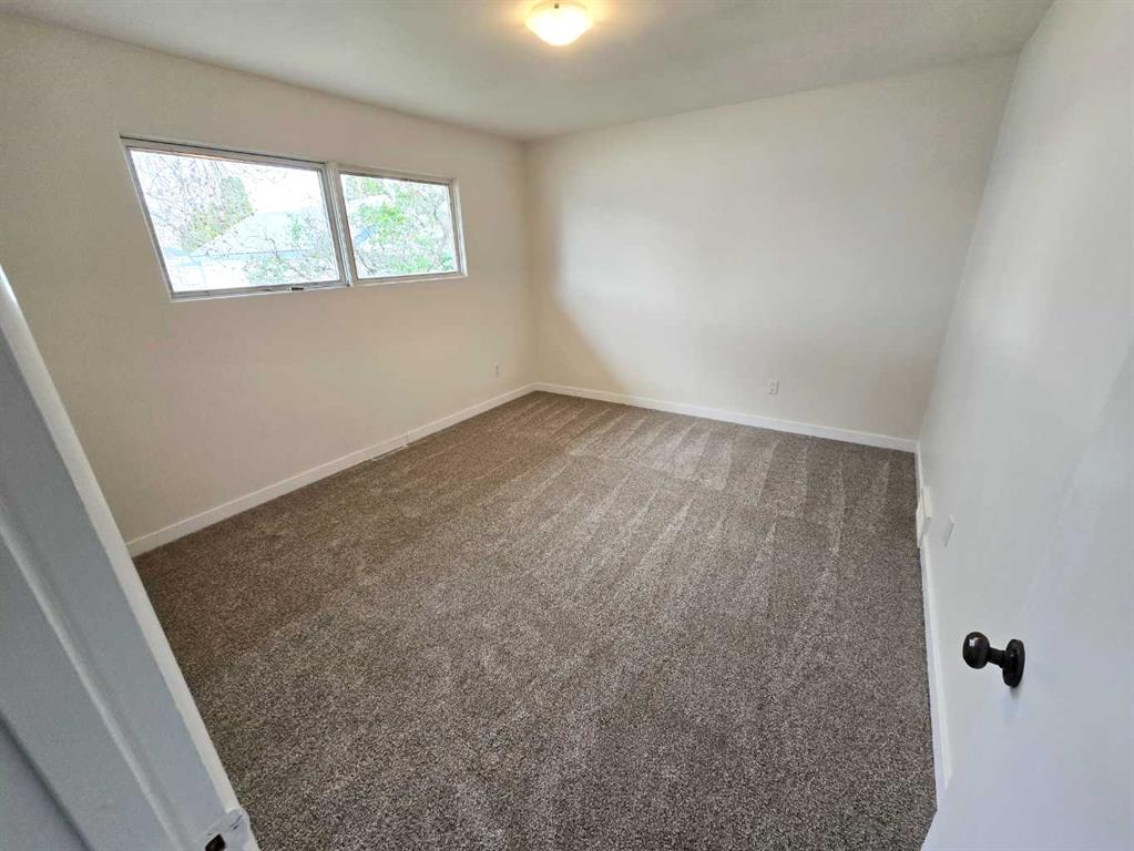 1359 Mckenzie Crescent NW