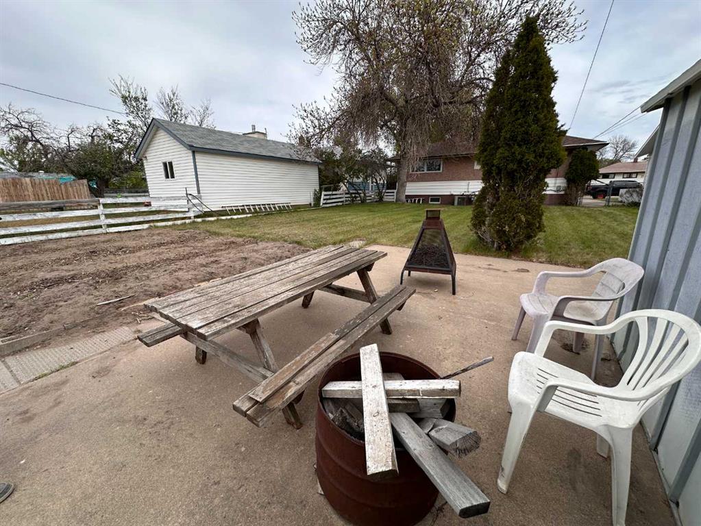 1359 Mckenzie Crescent NW