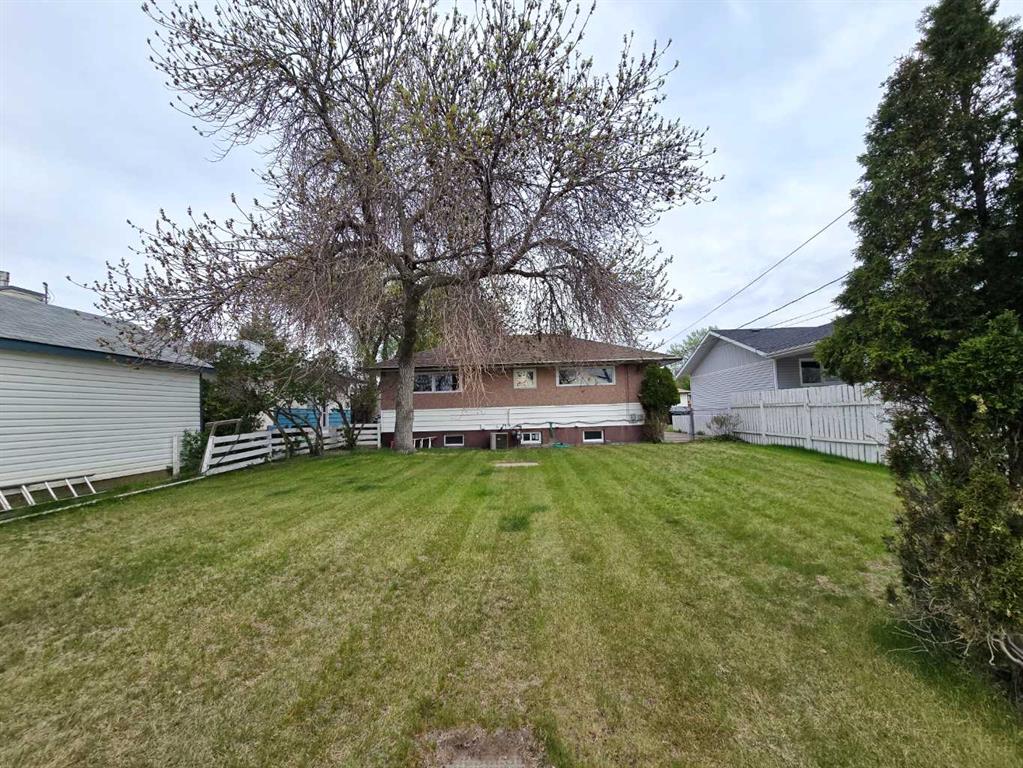 1359 Mckenzie Crescent NW