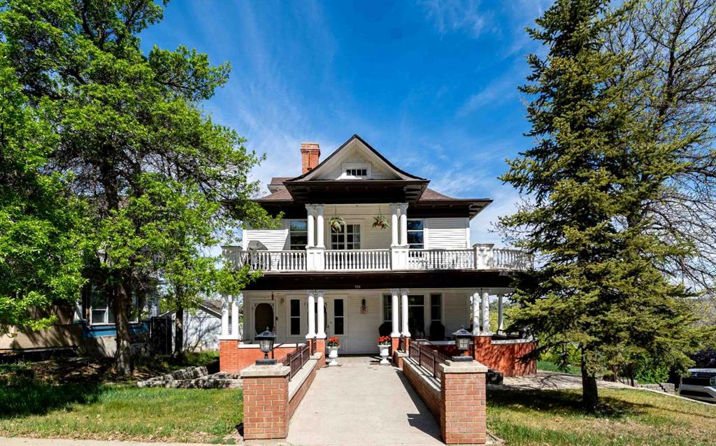 106 3 Street SE, Medicine Hat