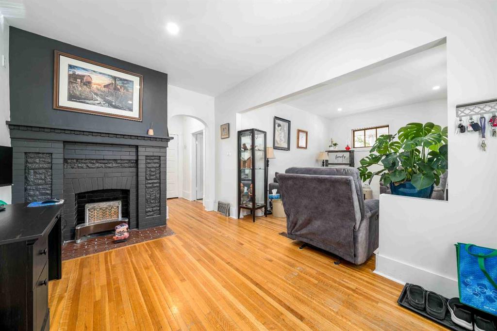106 3 Street SE