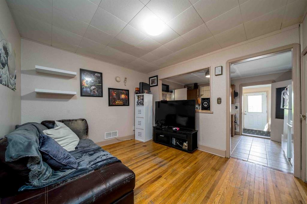 106 3 Street SE